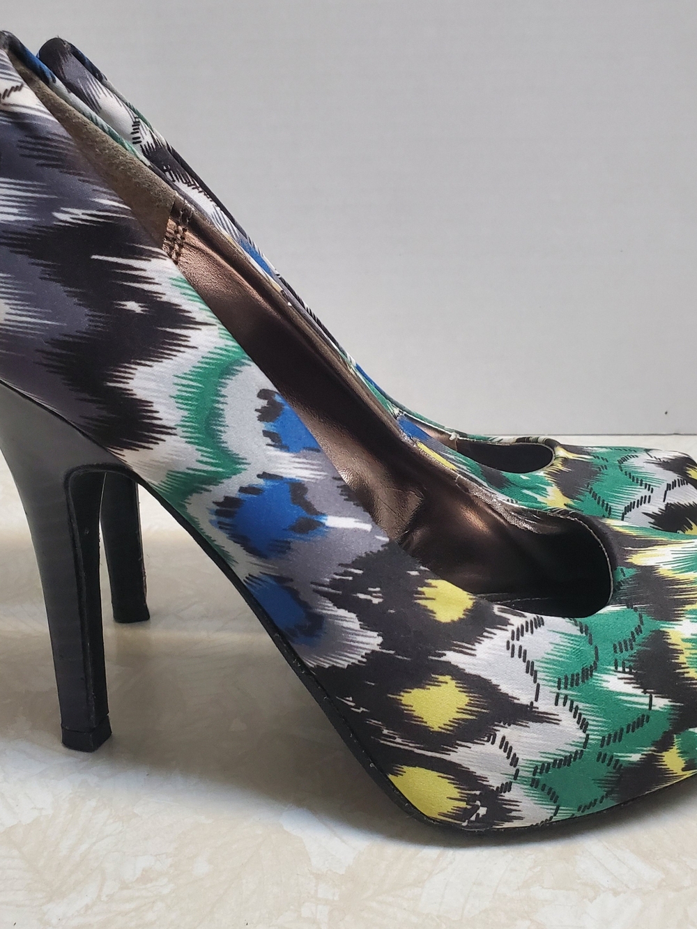 BAMBOO Multicolor Ikat Print High Heel Pumps